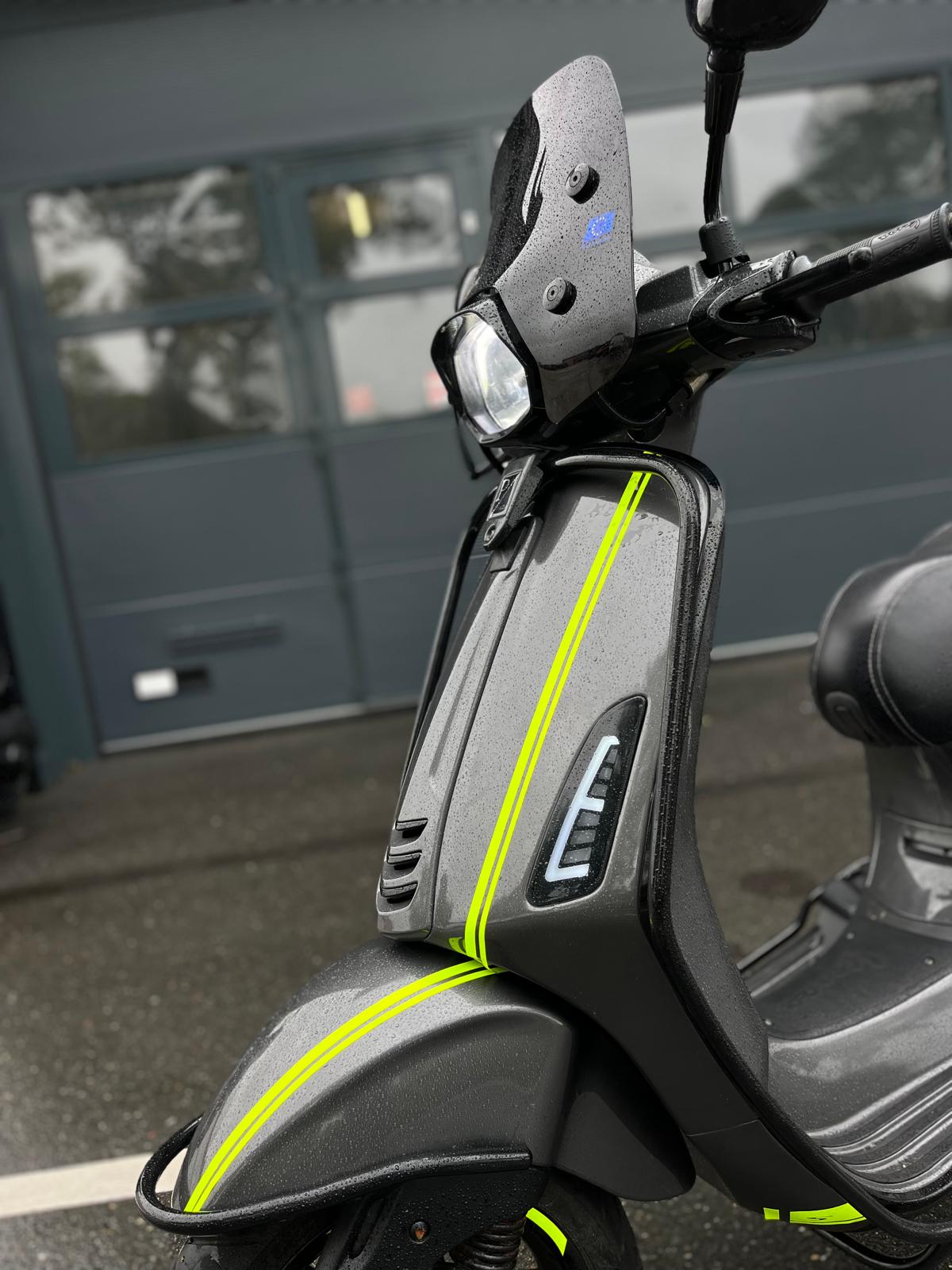 Valbeugels Voorzijde Vespa Primavera / Sprint Glanszwart