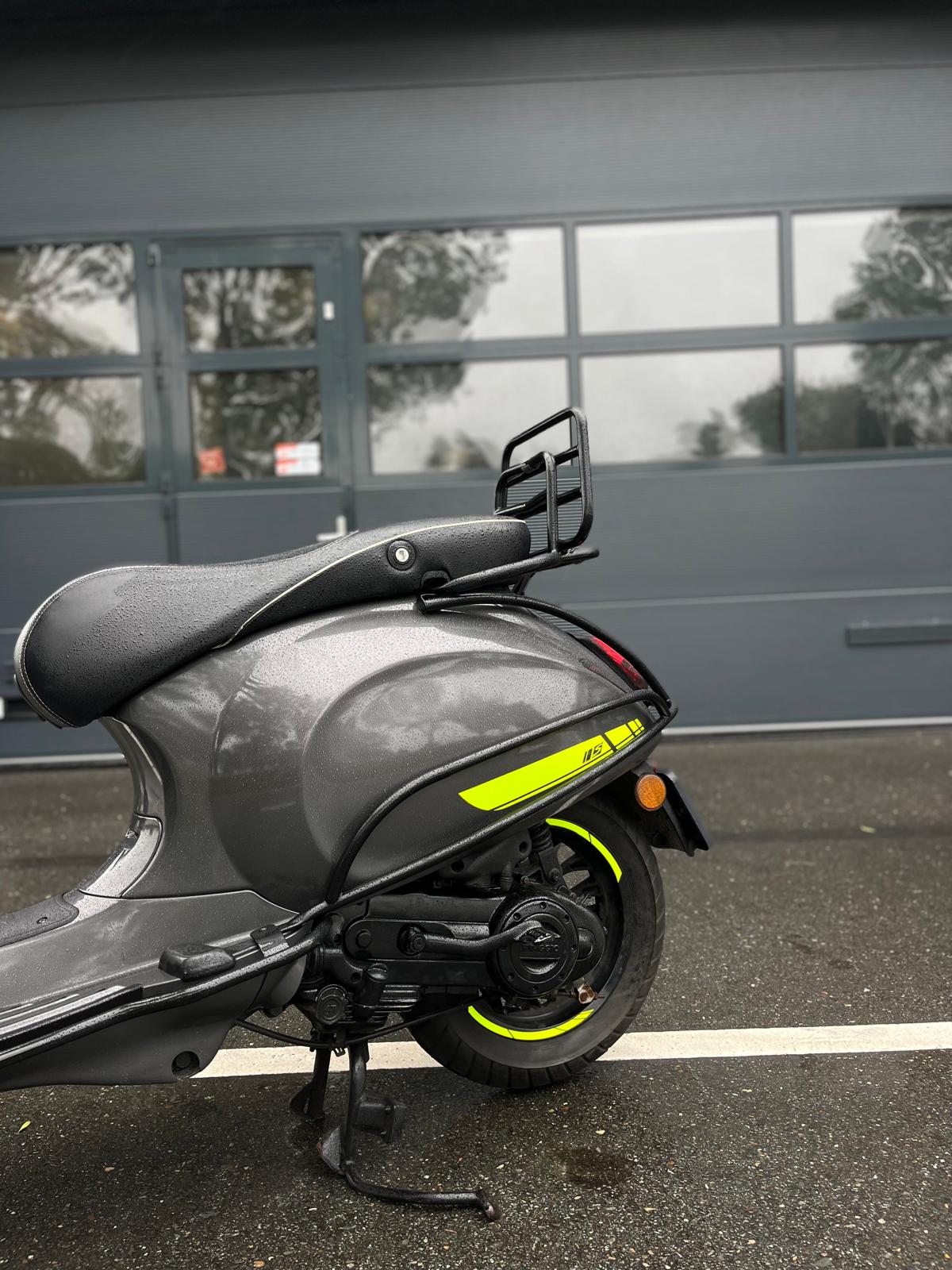 Valbeugelset Achterzijde Vespa Primavera / Sprint Glanszwart