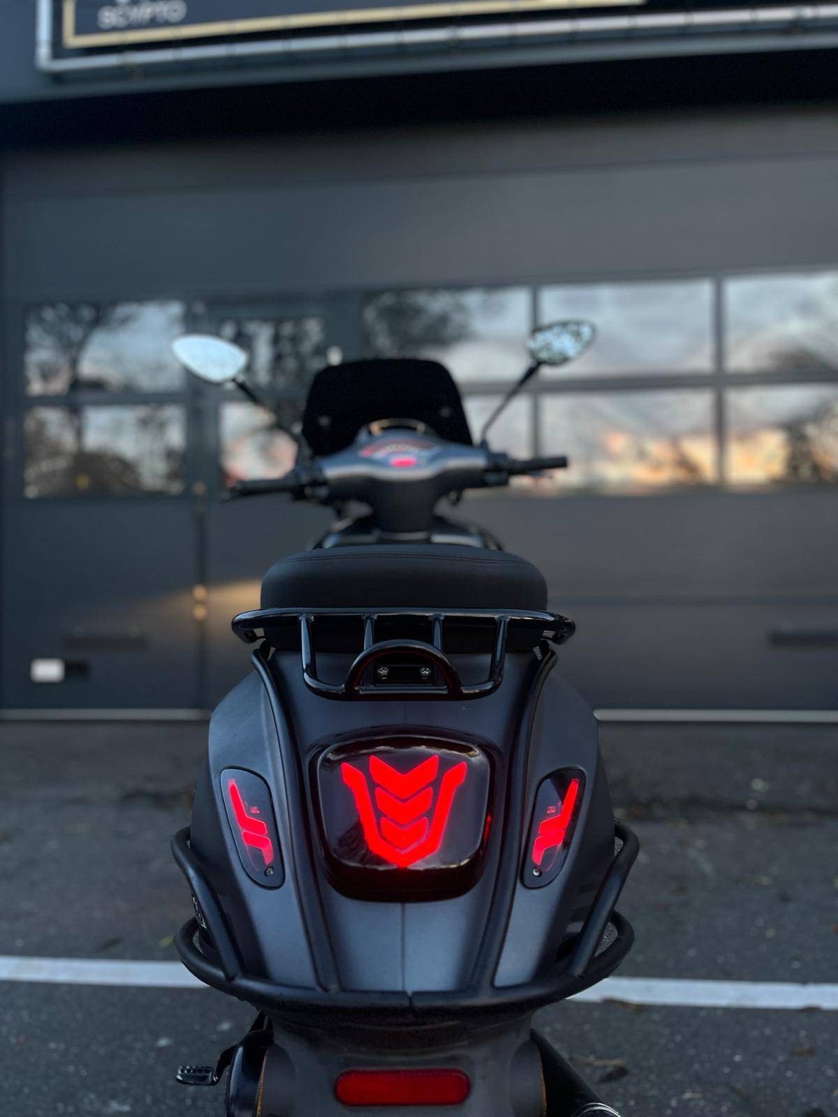 Knipperlicht Led Evo-2 Vespa Primavera / Sprint donker smoke achterzijde